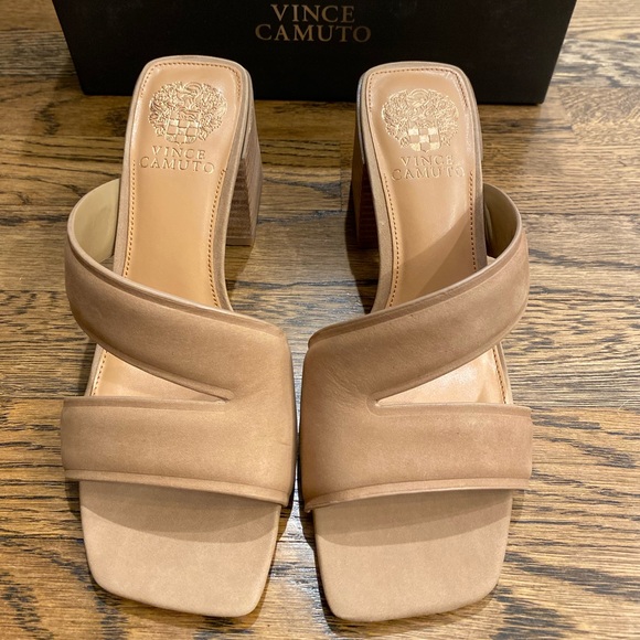 NIB Vince Camuto Tan Slide Sandals Sz 7.5M - Picture 2 of 7